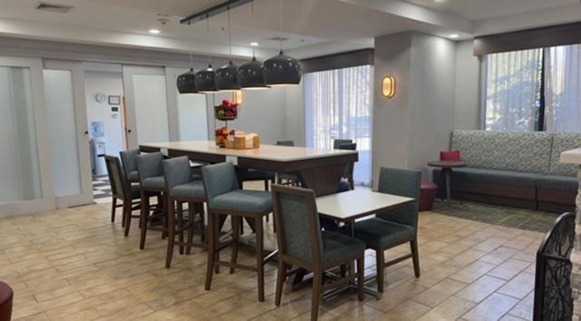Hampton By Hilton Brattleboro Hotel Exterior foto